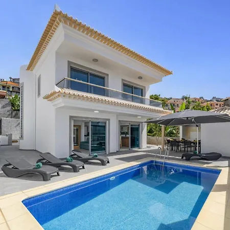 Atlantic Sunrise By ヴィラ フンシャル