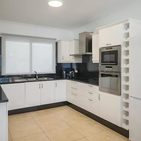 Atlantic Sunrise By ヴィラ フンシャル