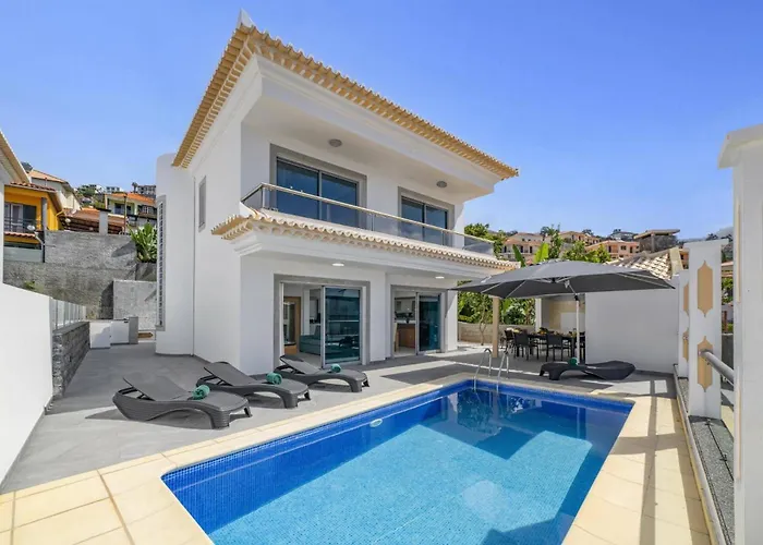 Atlantic Sunrise By וילה פונשל